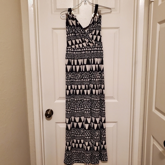 Vince Camuto Geo Stripe Black White Maxi Dress Sz SP - Picture 2 of 10